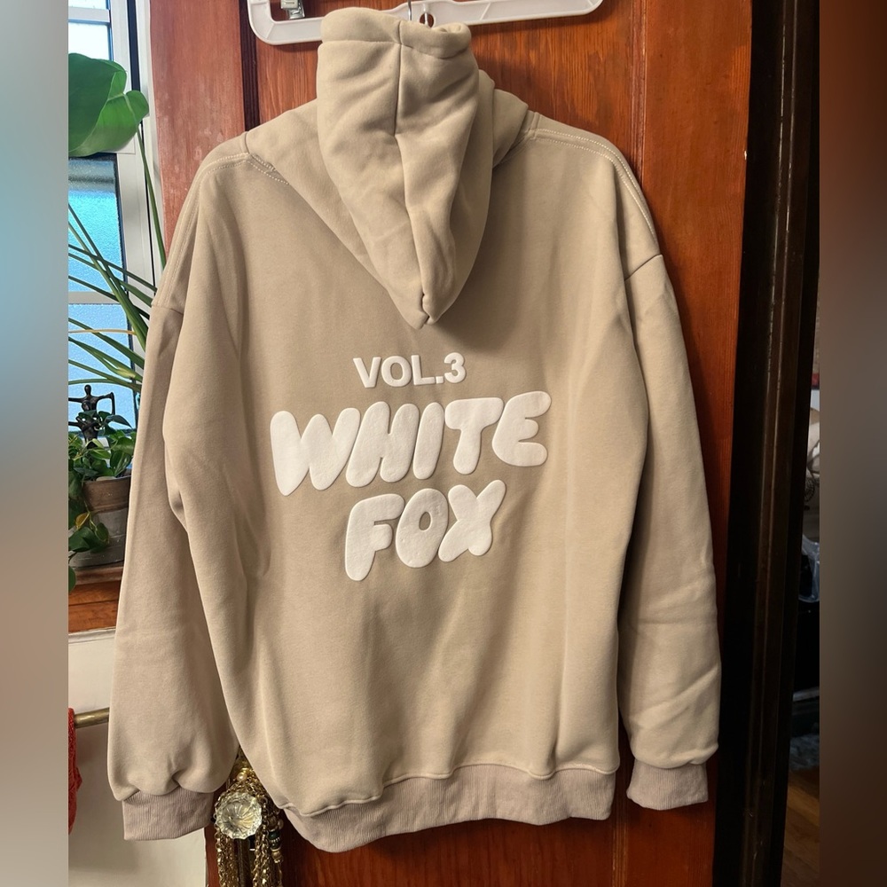 White Fox Vol.3 Women’s Hoodie Pullover Color Moon Sweatshirt Size M/L - Picture 2 of 14